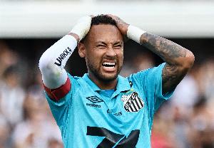 8000万年薪不再！福布斯：内马尔本赛季收入3800万刀 上赛季1.1亿